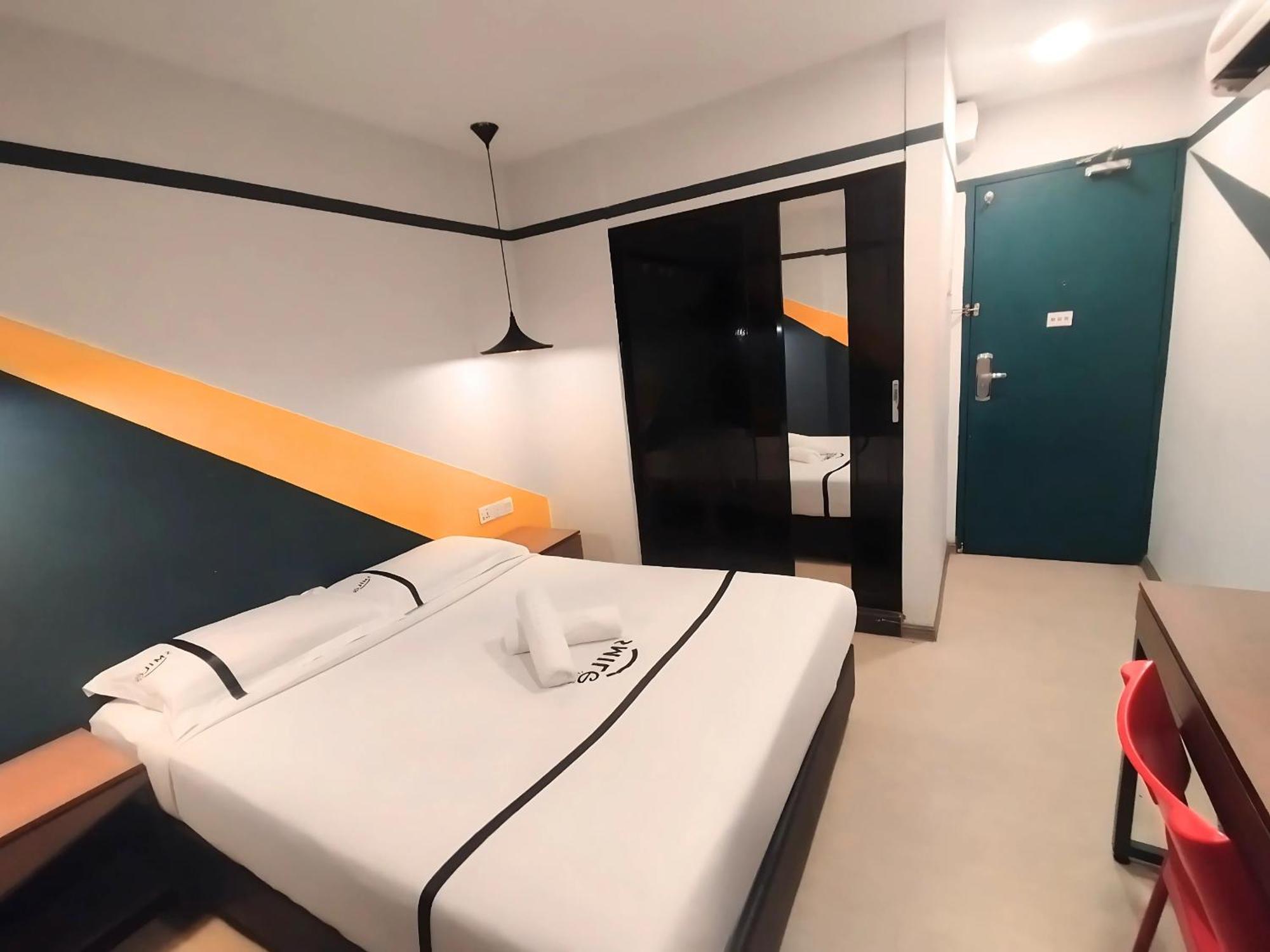 สไมล์ โฮเต็ล ซี 180 เชราส เซลาตัน บาลากอง คาแยง Hotel เชอราส ภายนอก รูปภาพ