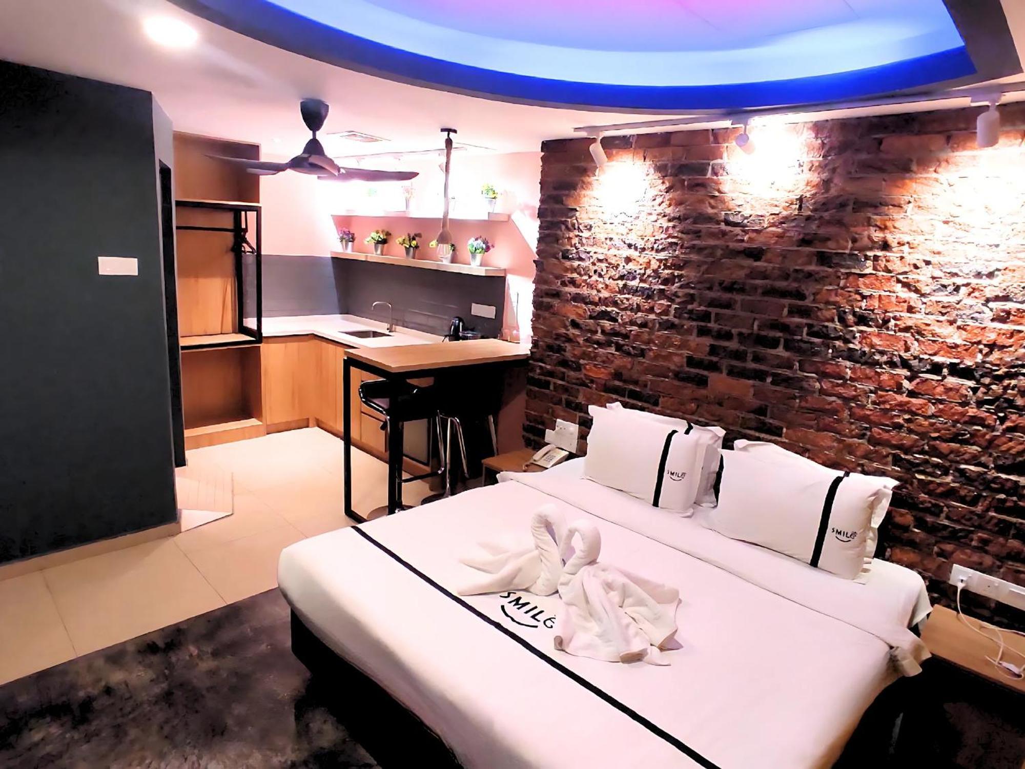 สไมล์ โฮเต็ล ซี 180 เชราส เซลาตัน บาลากอง คาแยง Hotel เชอราส ภายนอก รูปภาพ